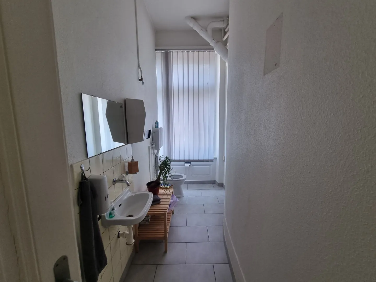 For rent - Commercial space of 95 m² with elevator, view of the castle, offices and annexes - Photo 8 of 11
