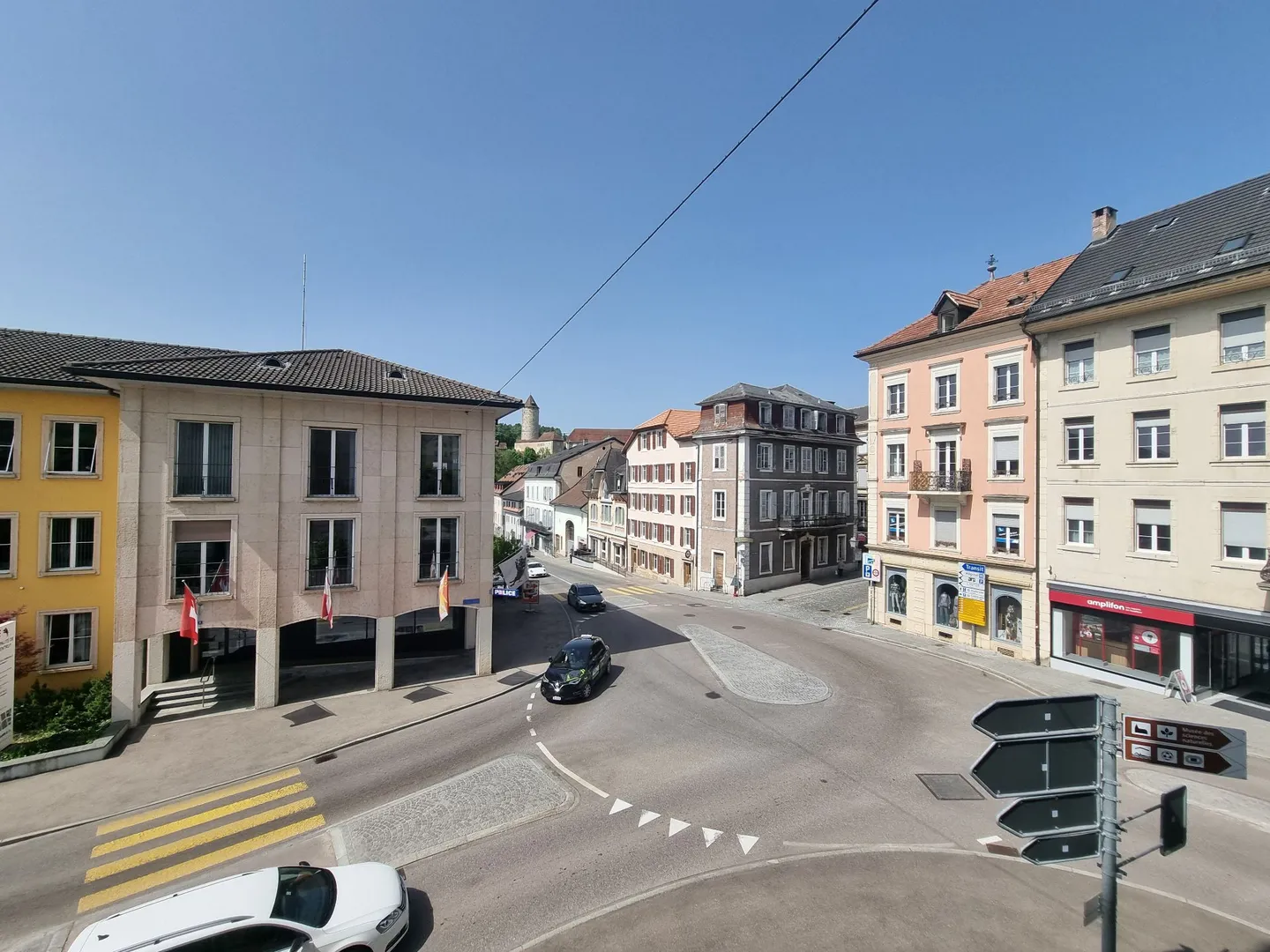 For rent - Commercial space of 95 m² with elevator, view of the castle, offices and annexes - Photo 10 of 11