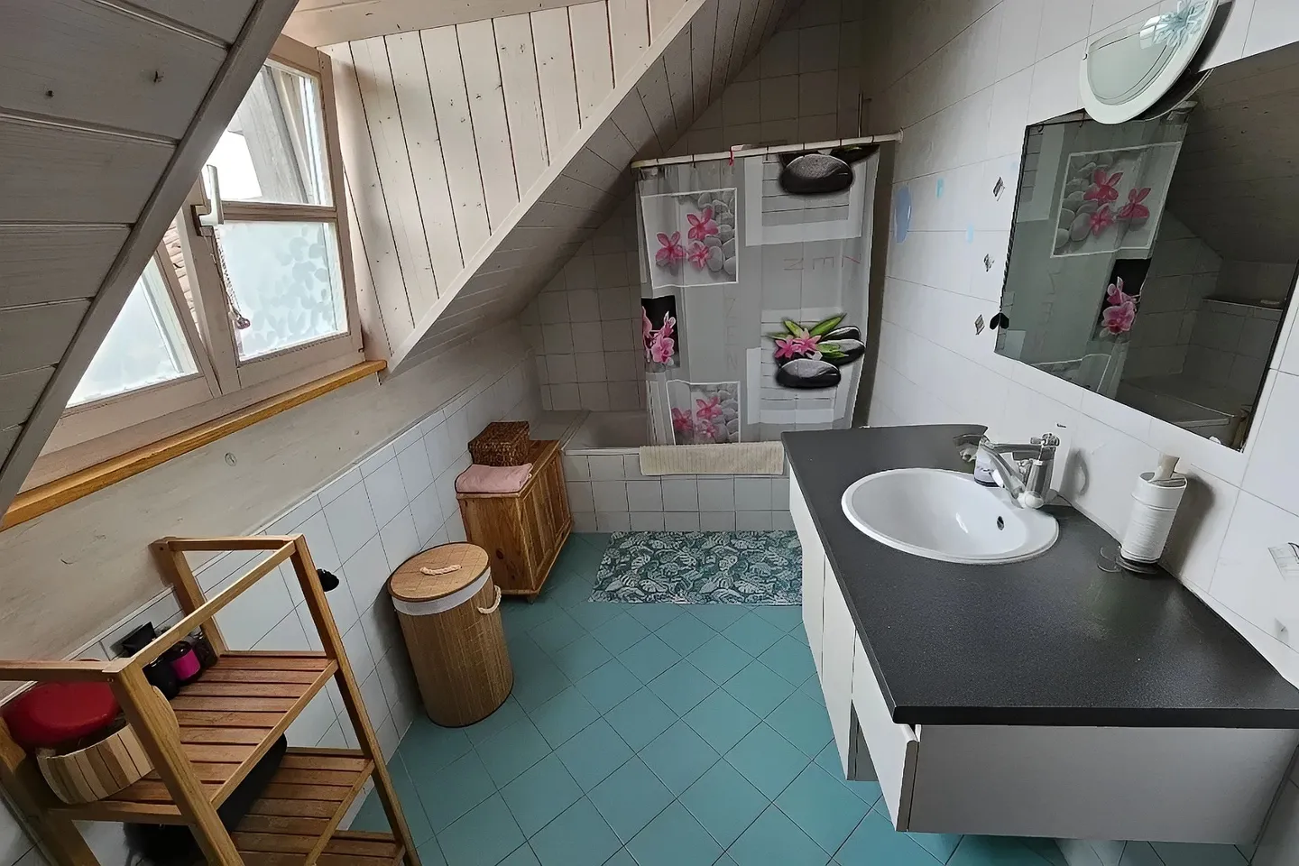 Appartement en triplex avec cachet et terrasse de 18m2 - Photo 4 sur 10