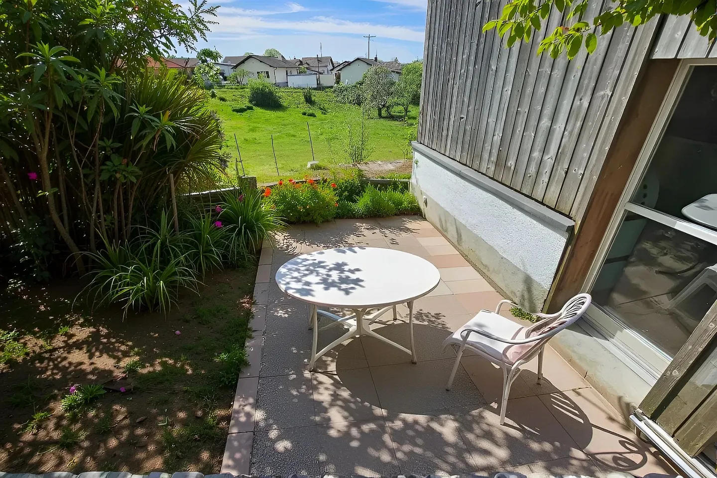A charming triplex with garden - Photo 2 of 13
