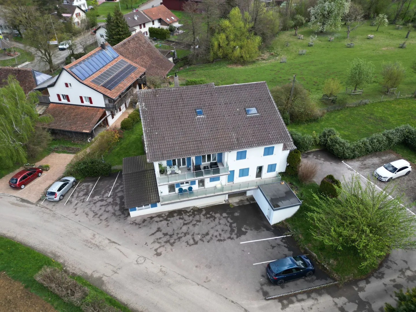 Sehr gut gepflegtes Gebäude - Vollständig renovierte Wohnungen - in der Nähe von Autobahn und Bahnhof - Foto 5 von 13