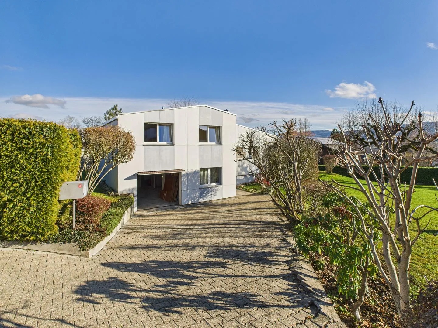 Superbe maison 5.5 pièces dans une impasse - grands volumes, vue imprenable et modernité à Courtedoux - Photo 1 sur 13