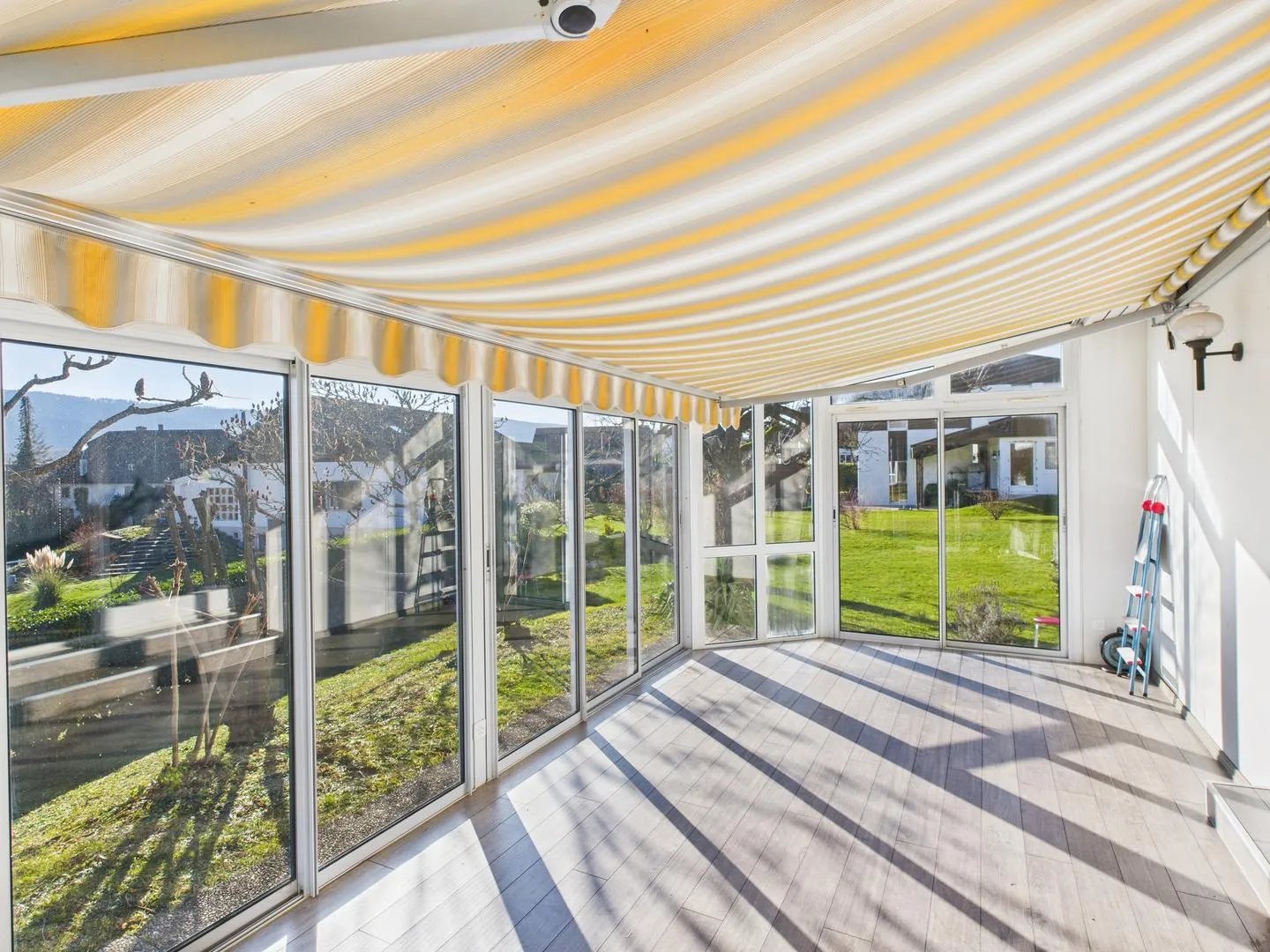 Superbe maison 5.5 pièces dans une impasse - grands volumes, vue imprenable et modernité à Courtedoux - Photo 9 sur 13