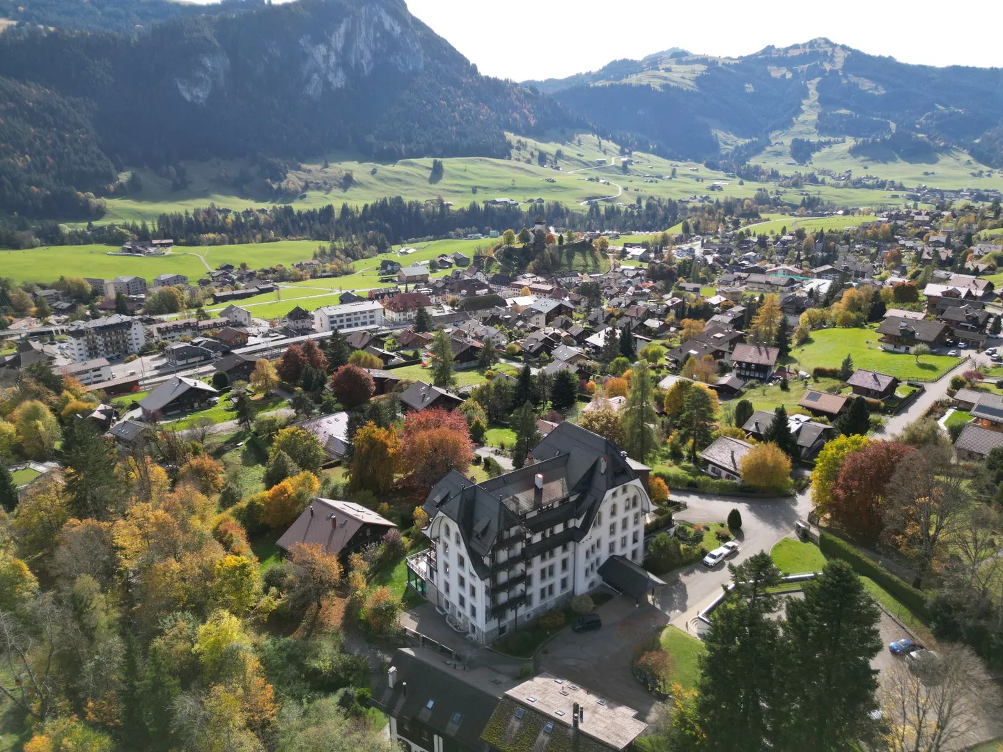 MIGLIORE ANNUNCIO per stranieri - Appartamento lussuoso e arredato con una grande terrazza che si affaccia sulla montagna - A soli pochi minuti da Gstaad - Foto 6 di 13