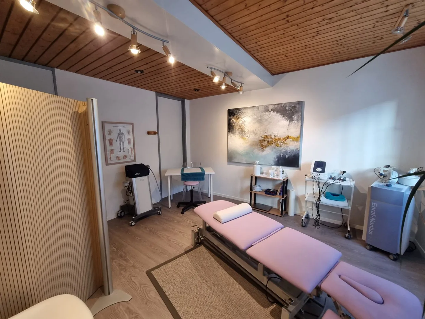 Superb commercial space in the HEART OF SAINT-URSANNE - Photo 1 of 10