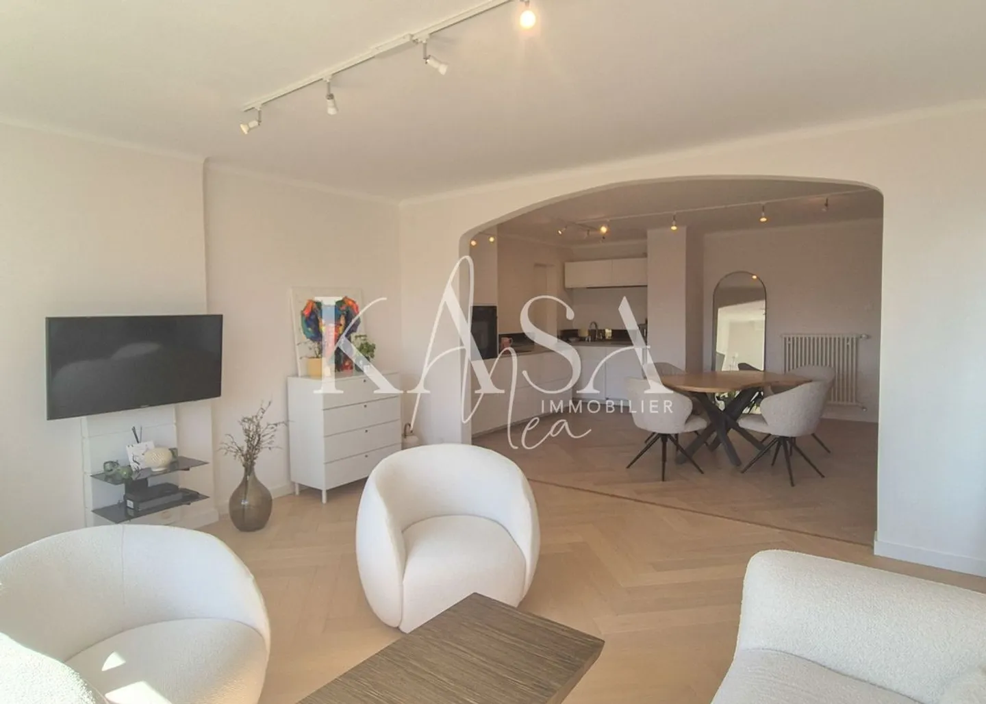 Appartamento attico ristrutturato, vista lago - Foto 2 di 13