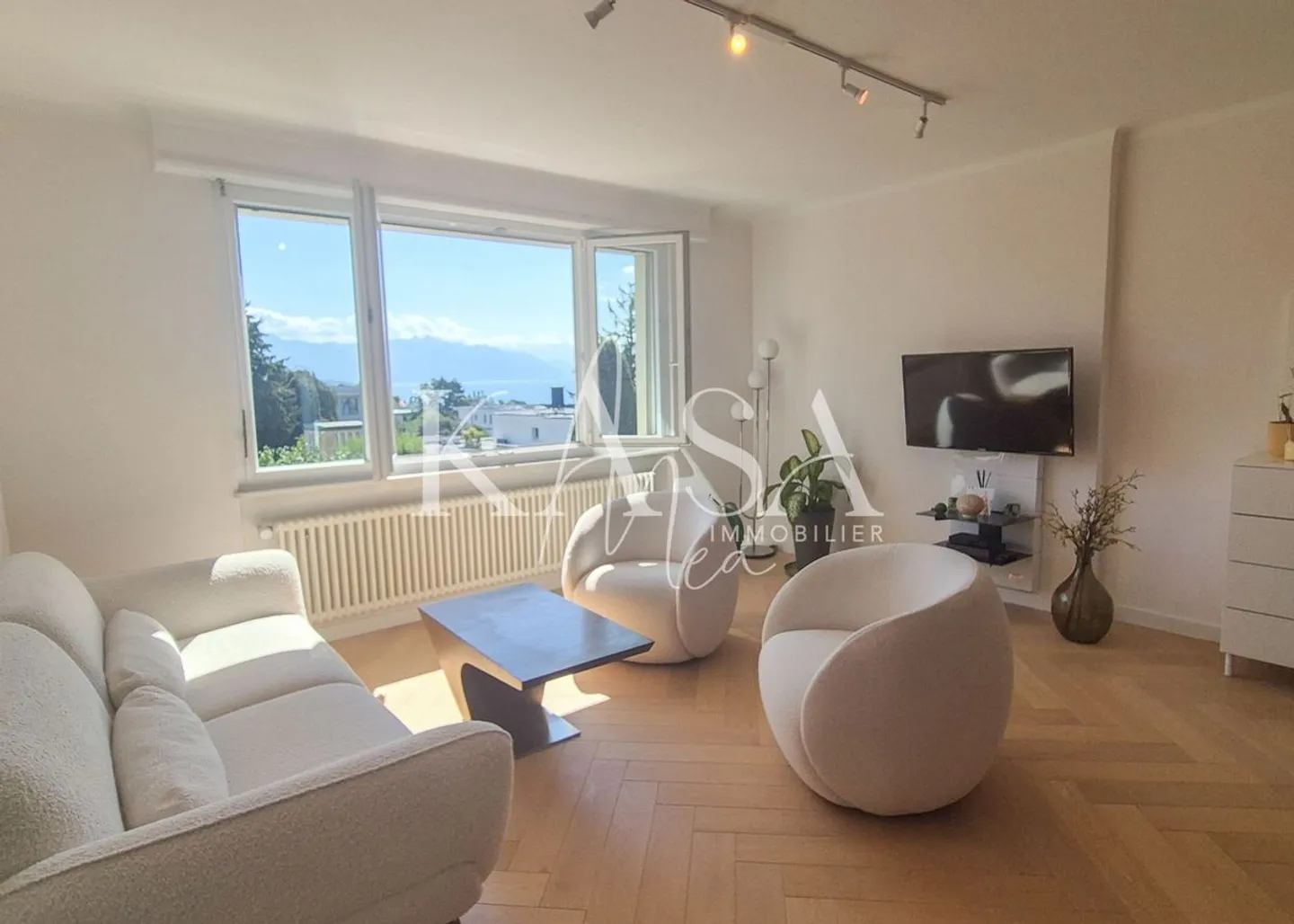Appartamento attico ristrutturato, vista lago - Foto 1 di 13