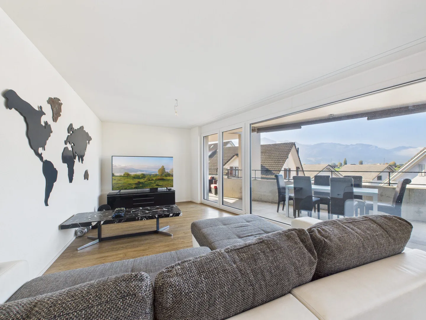 Modern 3.5-room apartment in a quiet location in the heart of Benken SG - Photo 2 of 9