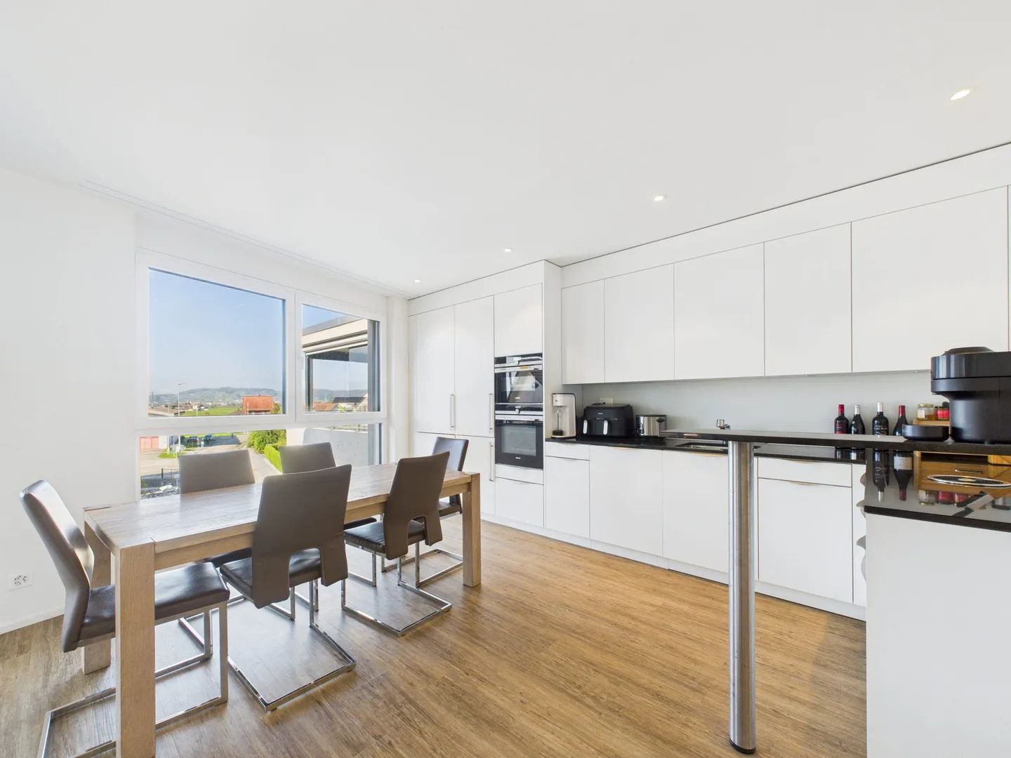 Modern 3.5-room apartment in a quiet location in the heart of Benken SG - Photo 4 of 9