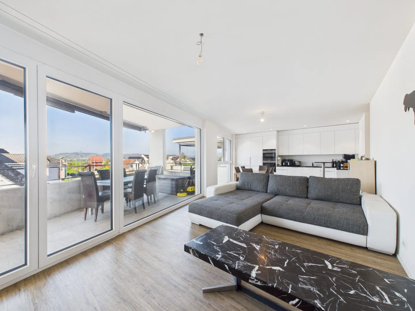 Modern 3.5-room apartment in a quiet location in the heart of Benken SG - Photo 3 of 9