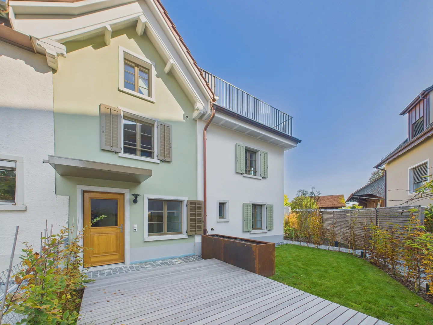 Charme und Moderne - Totalsaniertes Flarzhaus mit lauschigem Sitzplatz im Herzen von Dürnten - Foto 1 von 8