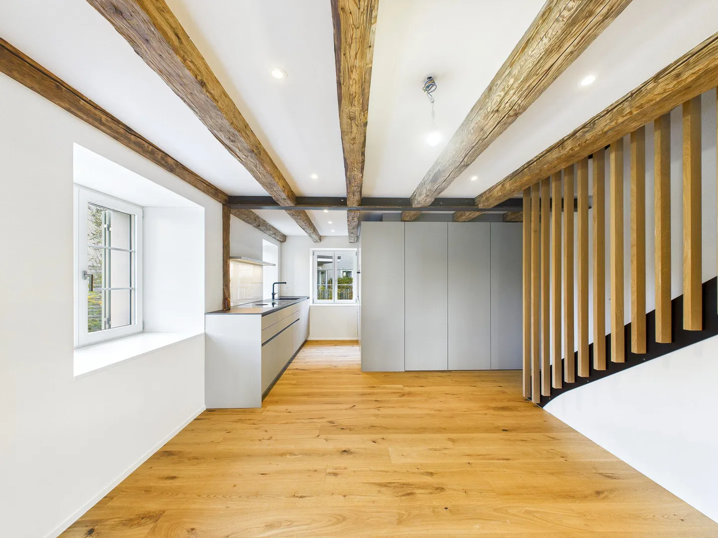 Charme und Moderne - Totalsaniertes Flarzhaus mit idyllischem Garten und Dachterrasse im Herzen von Dürnten - Foto 3 von 9