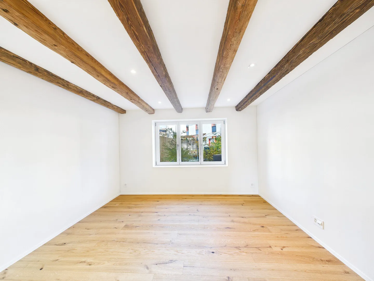 Charme und Moderne - Totalsaniertes Flarzhaus mit lauschigem Sitzplatz im Herzen von Dürnten - Foto 4 von 8