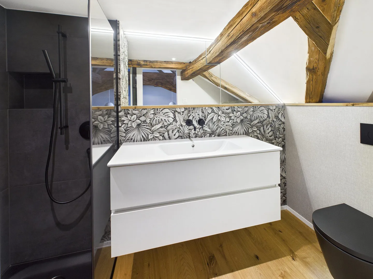 Charme und Moderne - Totalsaniertes Flarzhaus mit lauschigem Sitzplatz im Herzen von Dürnten - Foto 7 von 8