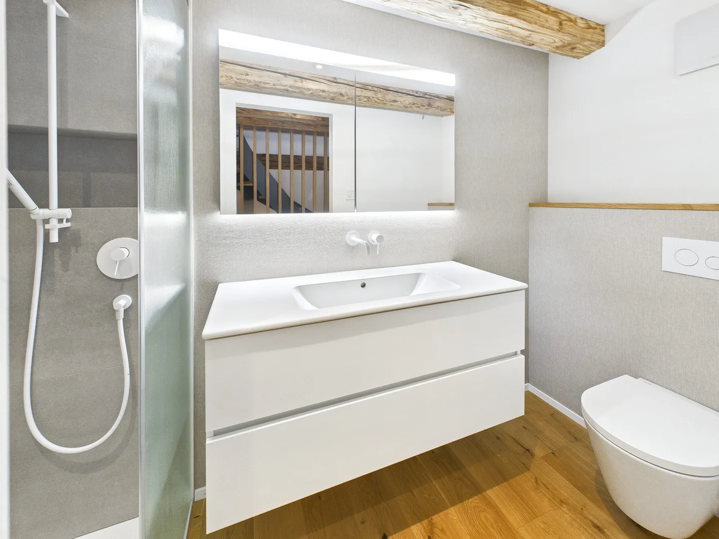 Charme und Moderne - Totalsaniertes Flarzhaus mit lauschigem Sitzplatz im Herzen von Dürnten - Foto 6 von 8