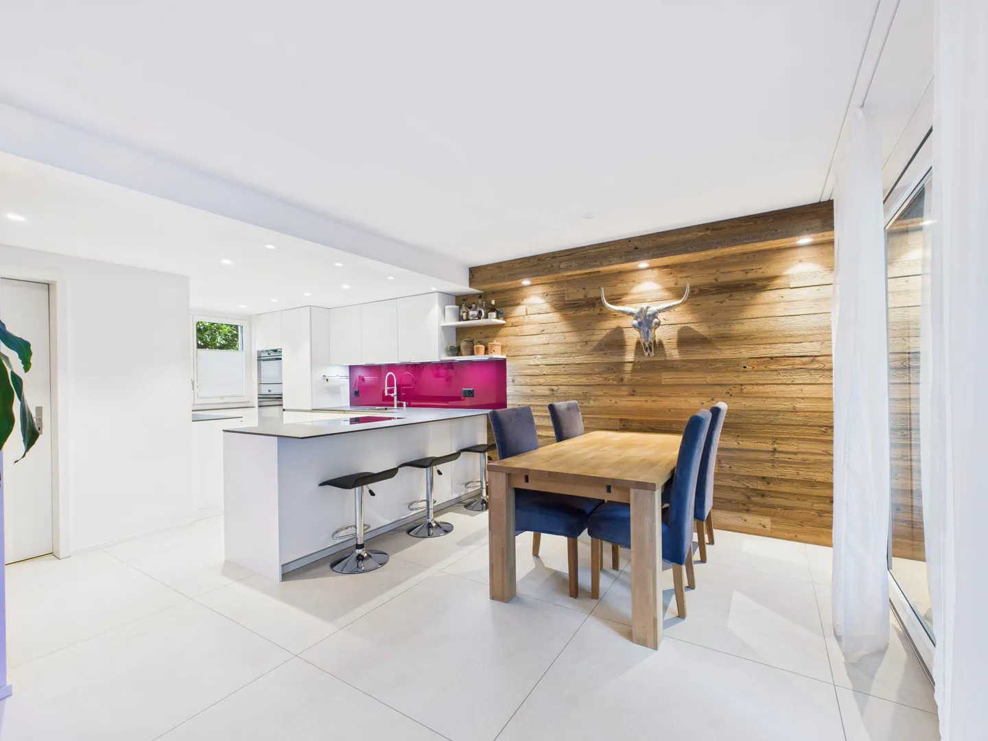 Modernes Reihenmittelhaus an familienfreundlicher und zentrumsnaher Lage am Ende einer Sackgasse - Foto 3 von 8