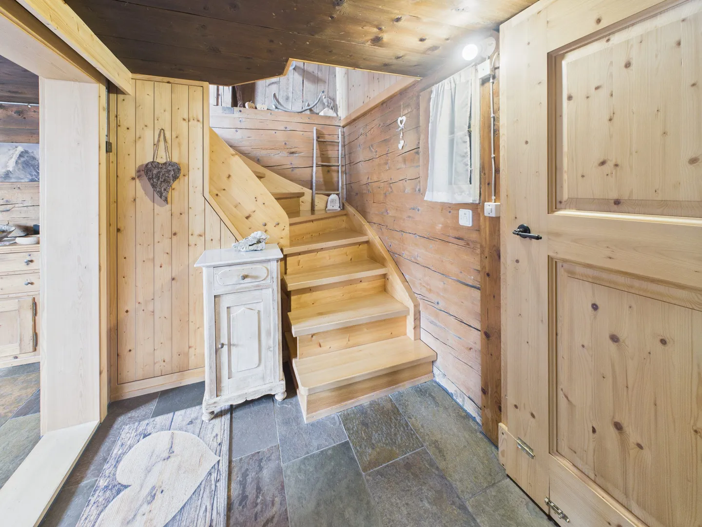 Panorama e fascino con vista montagna: vivere nel cuore della natura - Foto 5 di 12