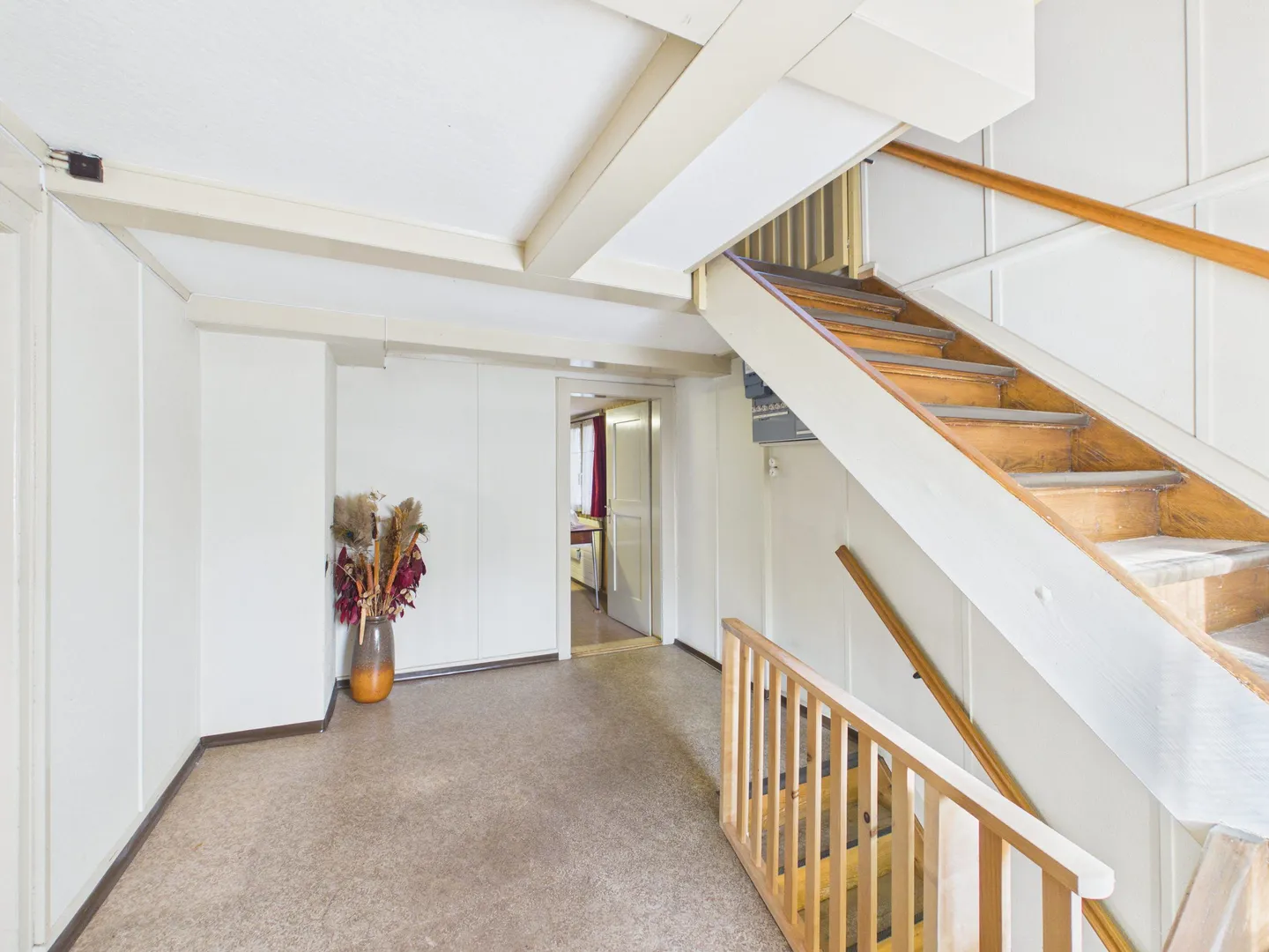 Casa unifamiliare con grande potenziale vicino al lago, circondata da un paesaggio montano mozzafiato - Foto 3 di 7