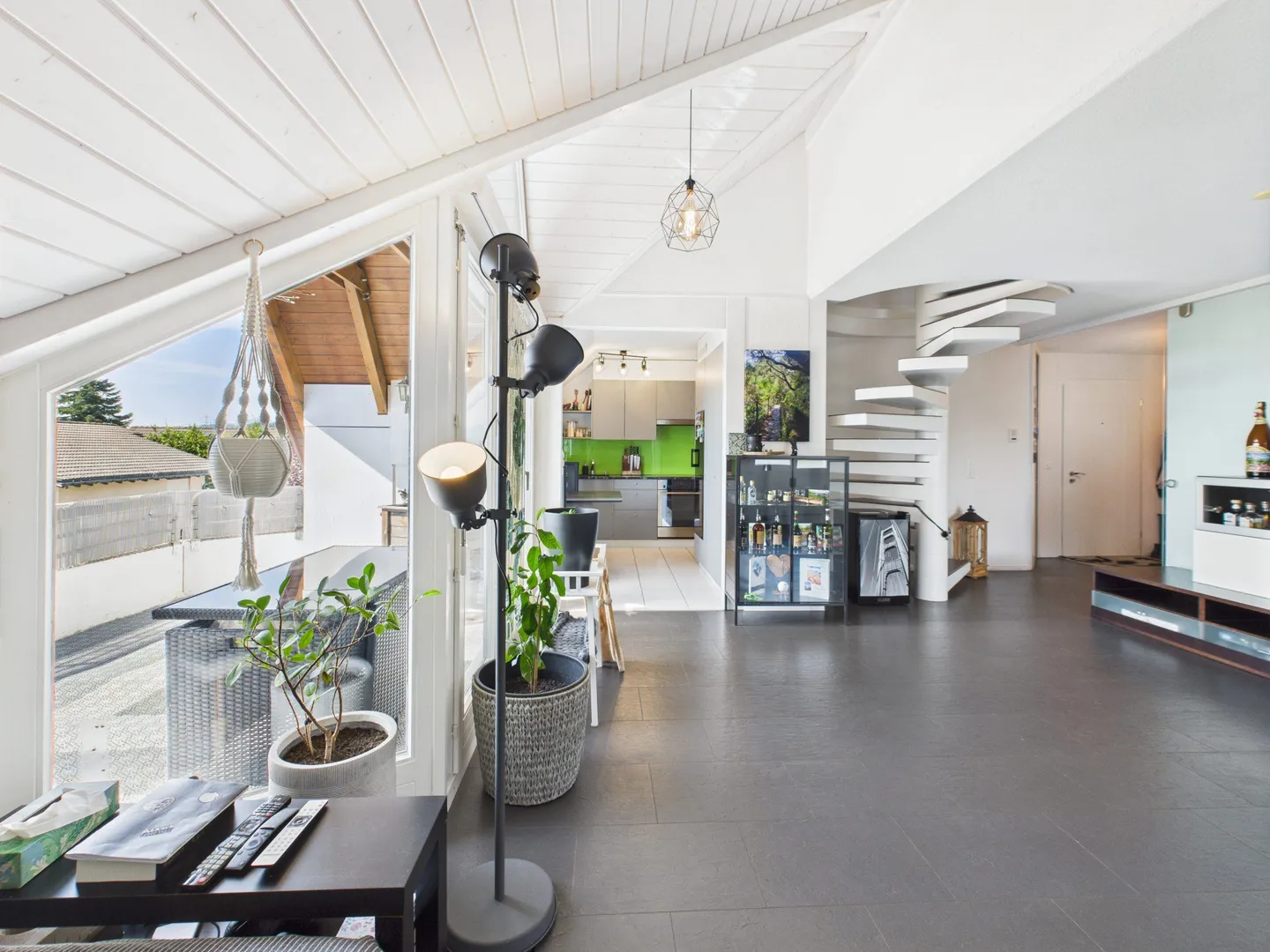 Maisonette penthouse with a view in a central location - Photo 5 of 9