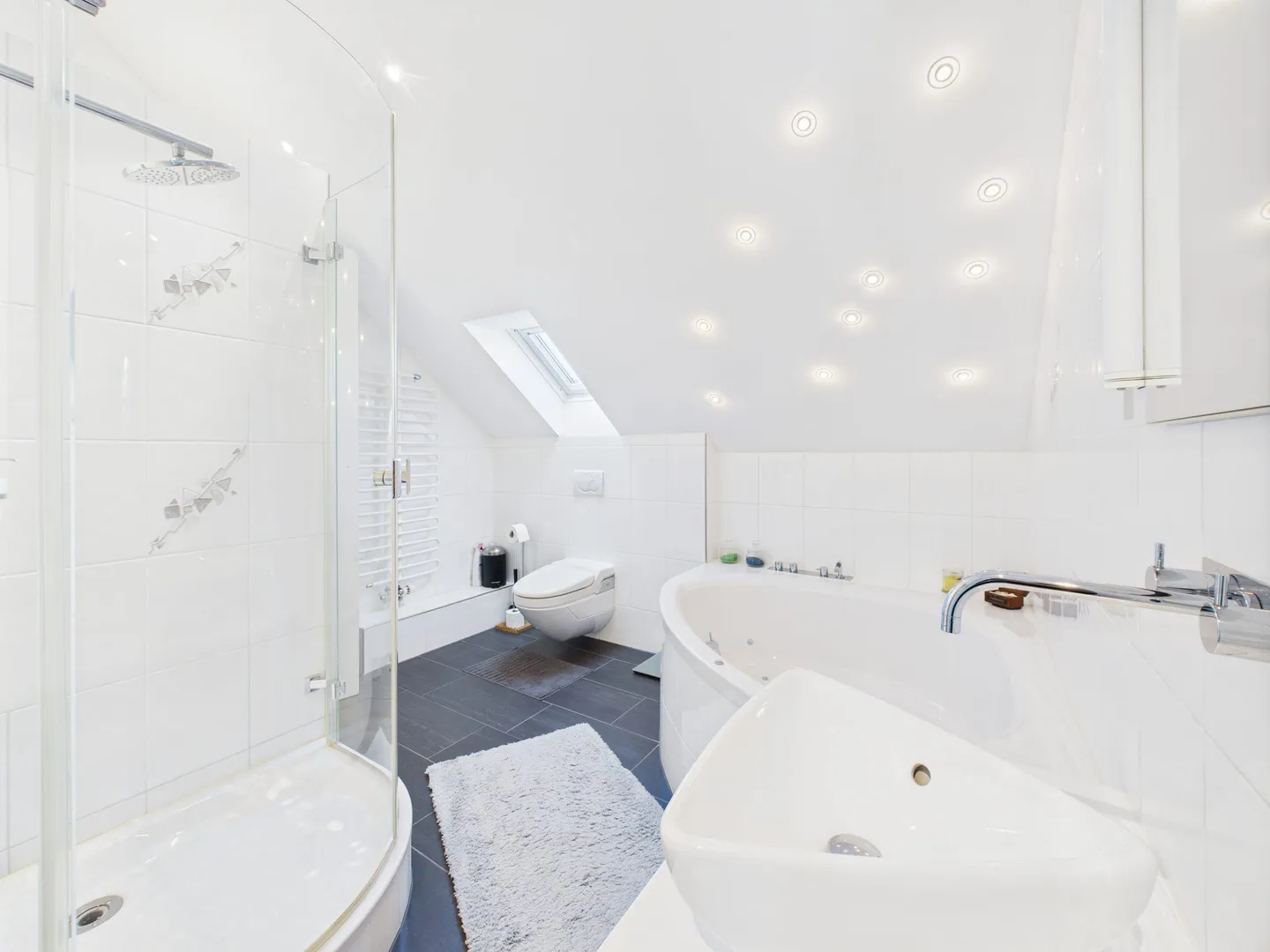 Maisonette penthouse with a view in a central location - Photo 2 of 9