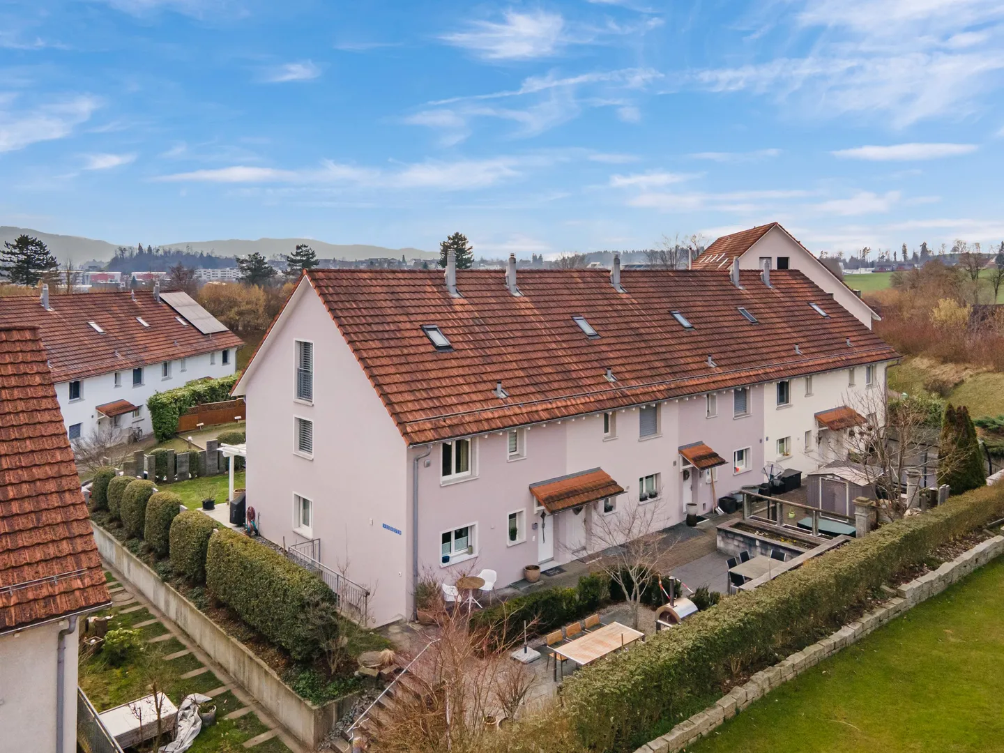 Sonniges und attraktives 5.5-Zimmer Eckhaus mit Garten und viel Raum für die Familie - Foto 10 di 10