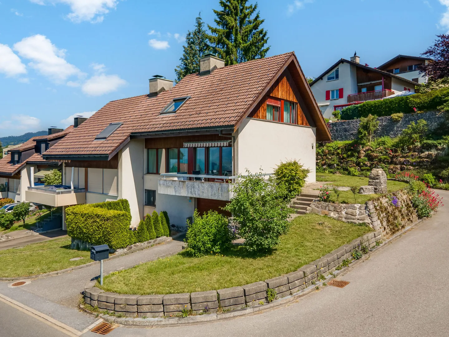 Casa semi-indipendente di 4,5 stanze con splendida vista sulle montagne e lontano a Uetliburg SG - Foto 2 di 10