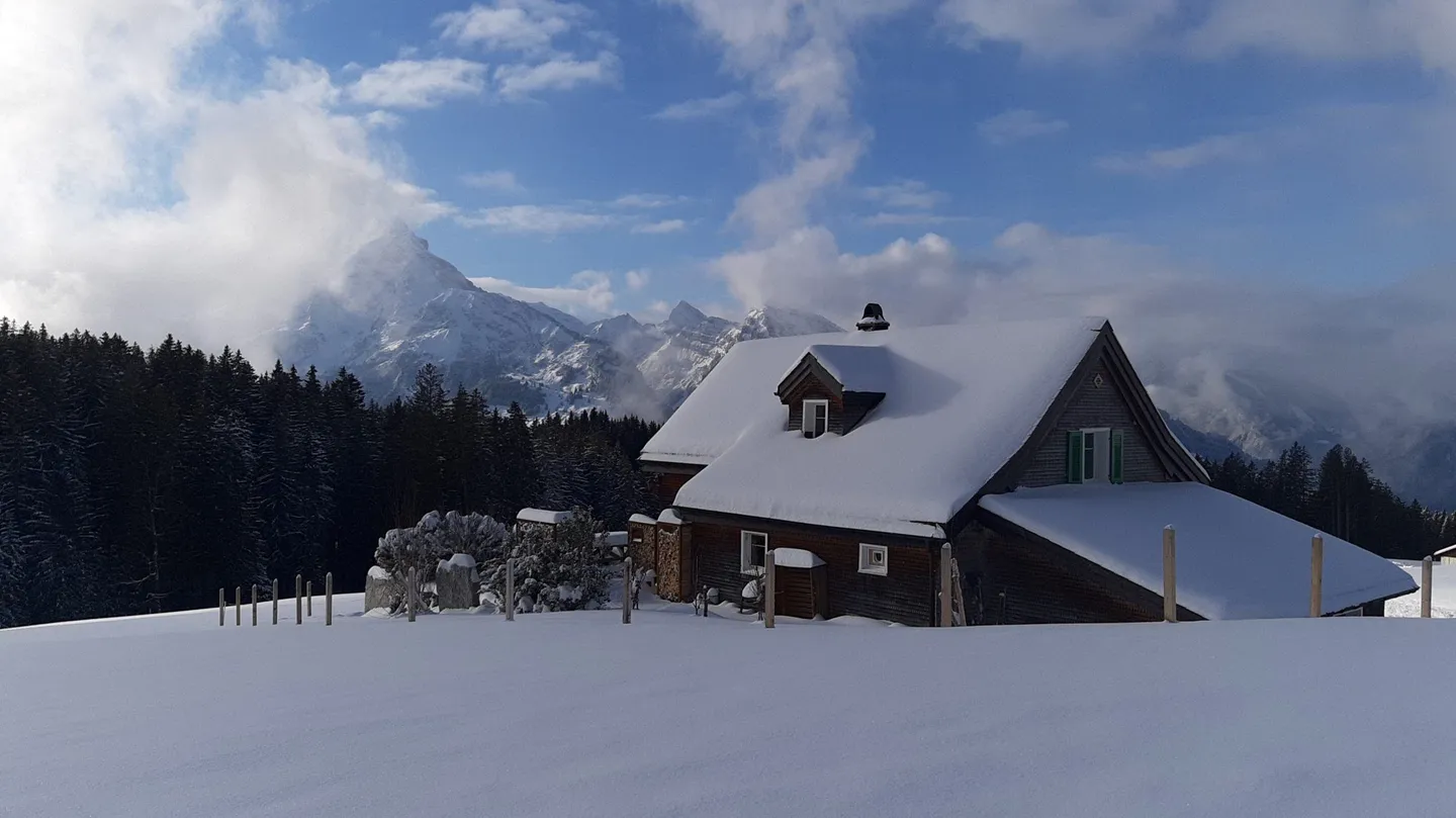 Panorama e fascino con vista montagna: vivere nel cuore della natura - Foto 10 di 12