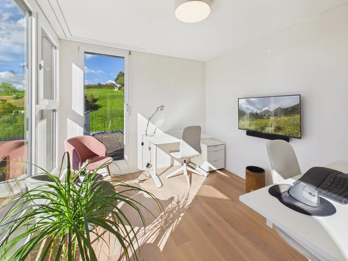 Modernes Einfamilienhaus mit Pool - Foto 8 von 12