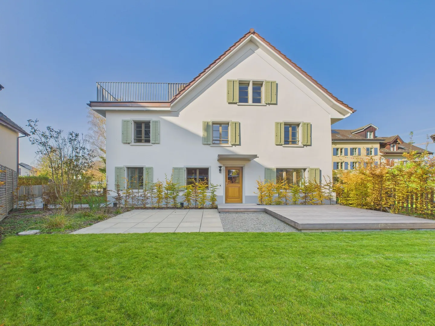 Charme et modernité - Maison de ville entièrement rénovée avec jardin idyllique et terrasse sur le toit au cœur de Dürnten - Photo 1 sur 9