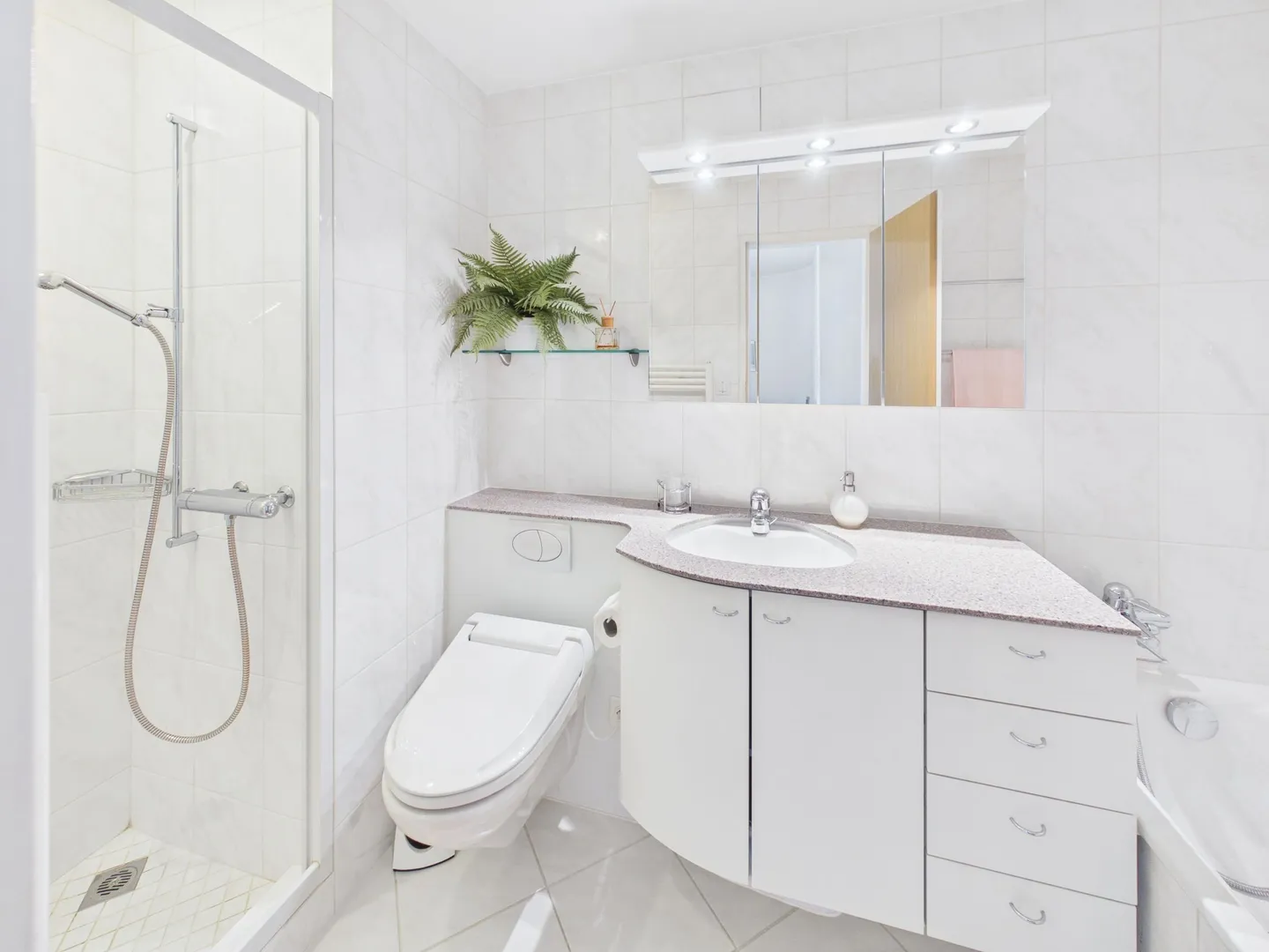 Gepflegtes 4.5-Zimmer Reiheneinfamilienhaus in begehrtem Wohnquartier angrenzend an das Naherholungsgebiet - Photo 8 sur 9