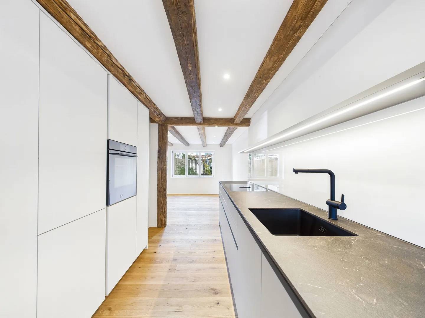 Charme et modernité - Maison entièrement rénovée avec coin salon confortable au cœur de Dürnten - Photo 1 sur 8