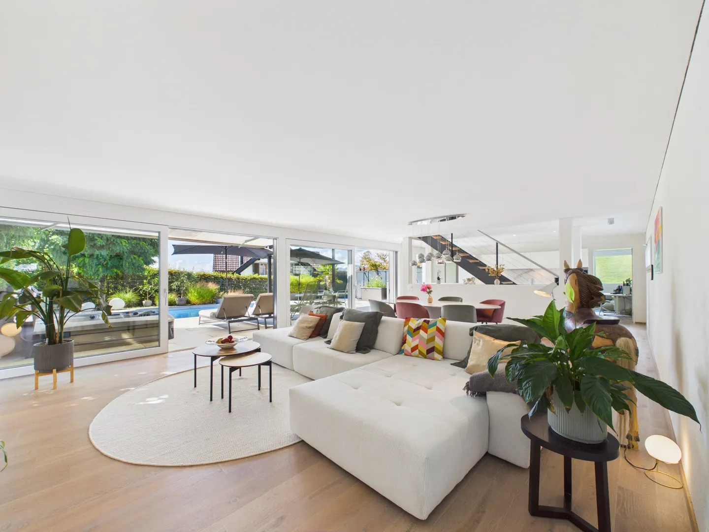 Modernes Einfamilienhaus mit Pool - Foto 4 von 12