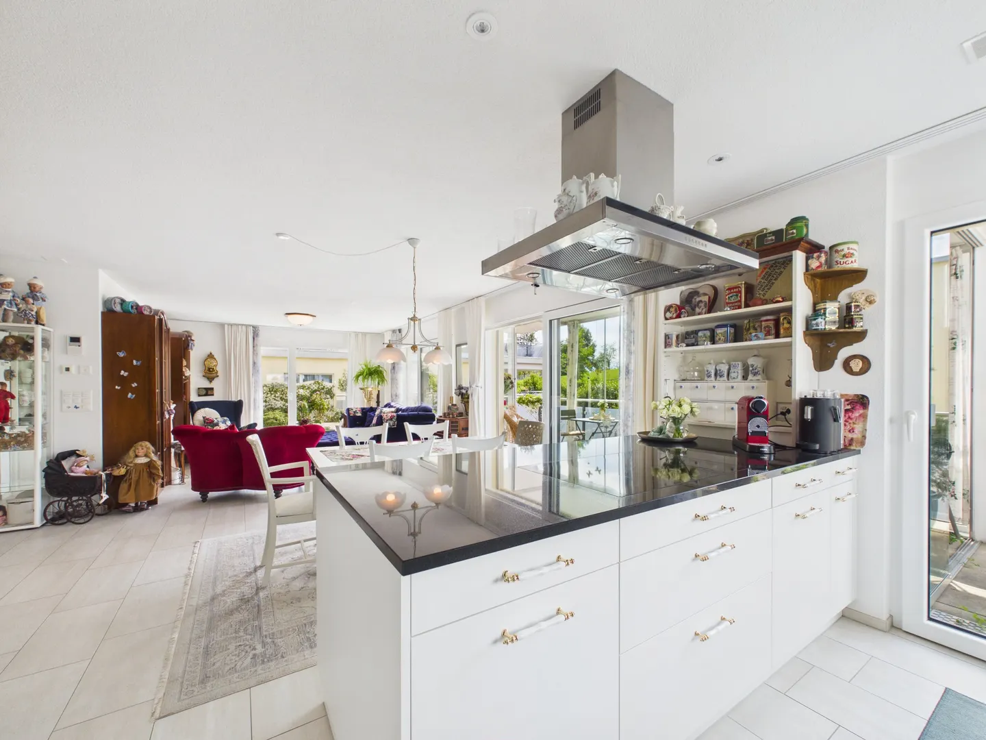 Penthouse apartment with plenty of privacy in a central yet nature-friendly location - Photo 12 of 13