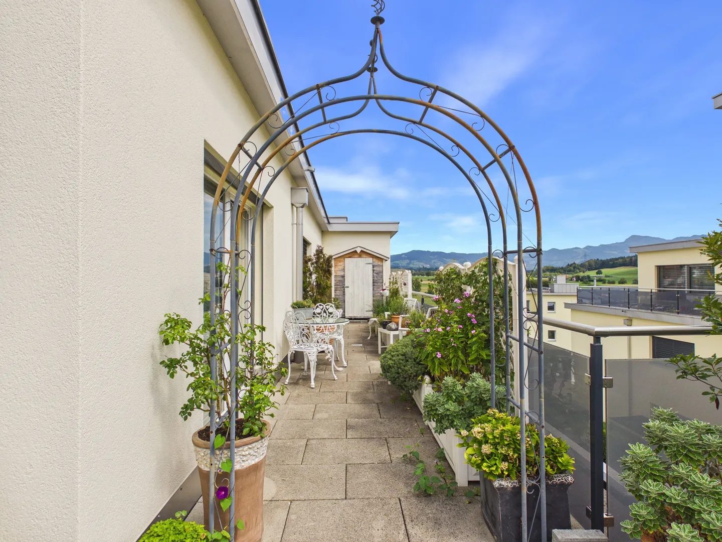 Penthouse apartment with plenty of privacy in a central yet nature-friendly location - Photo 5 of 13