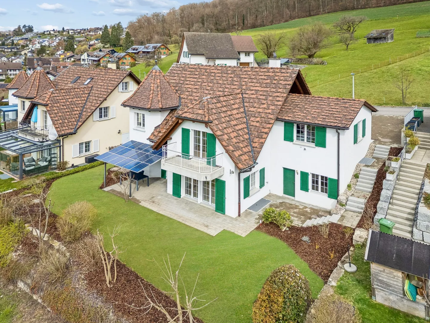 Casa unifamiliare in stile country con giardino idilliaco in una bellissima posizione - Foto 1 di 7