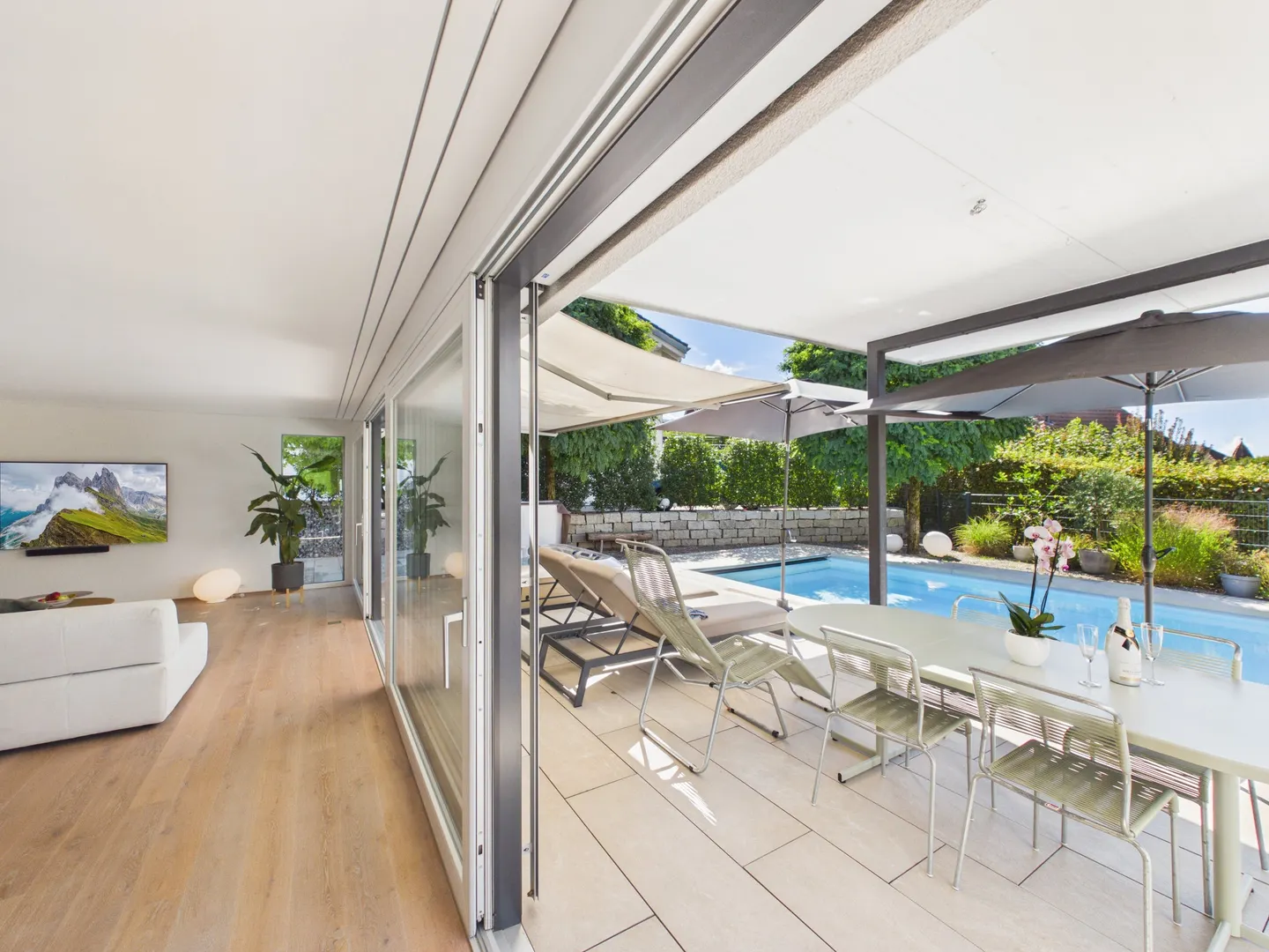 Modernes Einfamilienhaus mit Pool - Foto 7 von 12