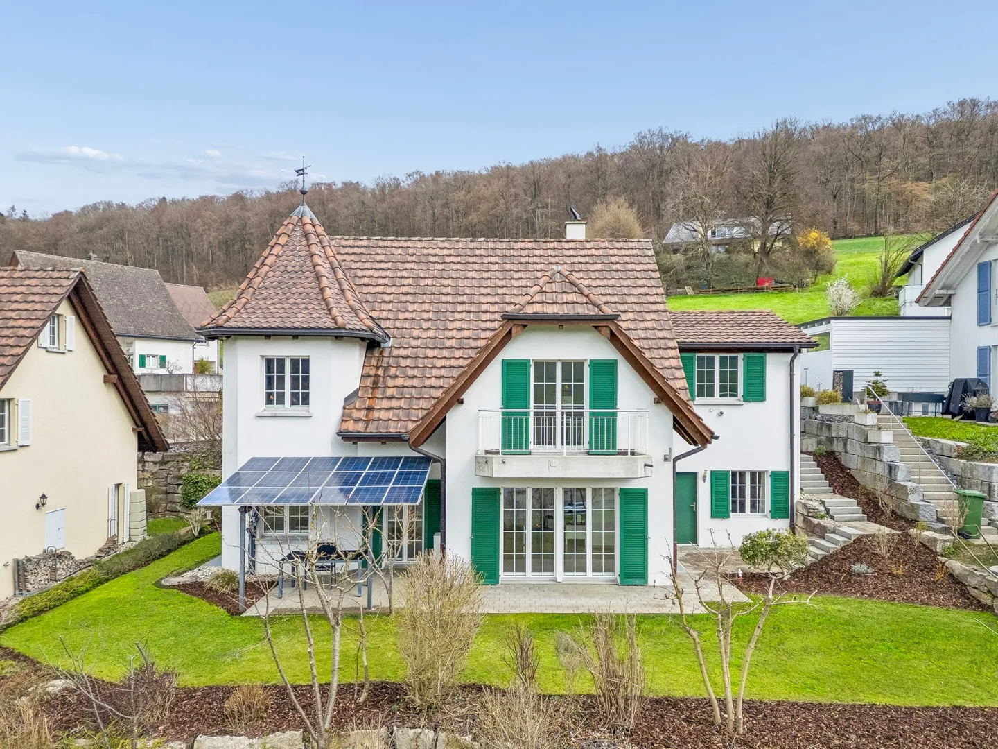 Casa unifamiliare in stile country con giardino idilliaco in una bellissima posizione - Foto 2 di 7