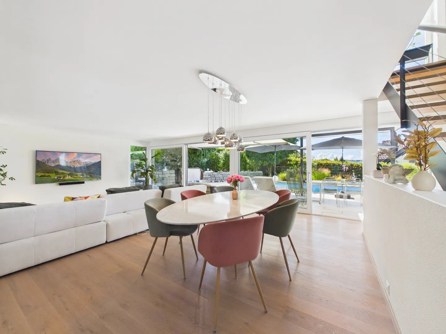Modernes Einfamilienhaus mit Pool - Foto 6 von 12