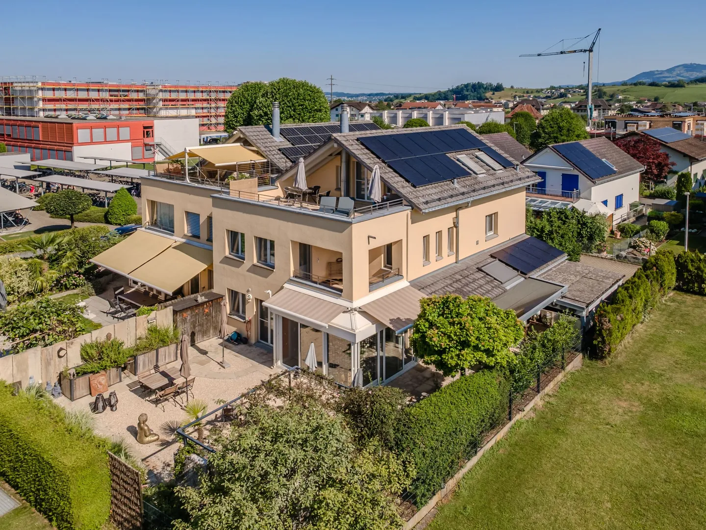 Grosszügige Haushälfte in ruhigem Wohnquartier mit Top-Anbindung an zentrumsnaher Lage - Foto 10 di 10