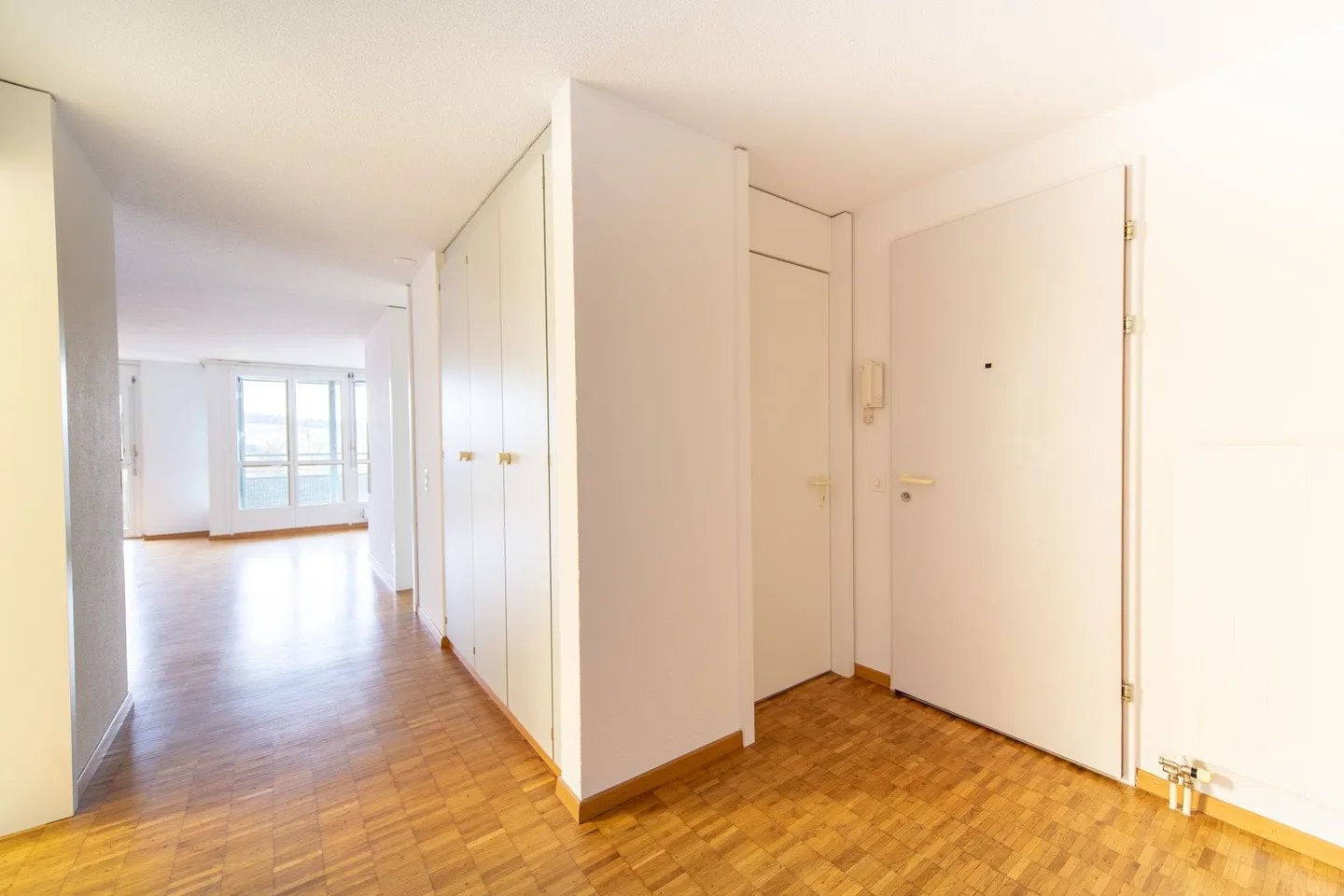 Vivere con comfort: propria lavatrice, grande balcone e molto spazio - Foto 6 di 13