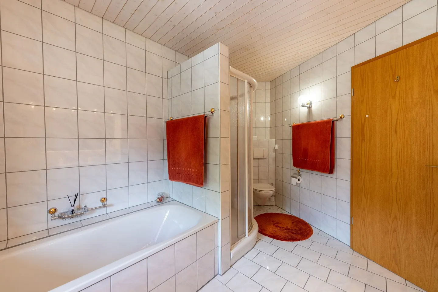 Vivre avec une vue - Maison jumelée bien entretenue avec un beau jardin - Photo 9 sur 13