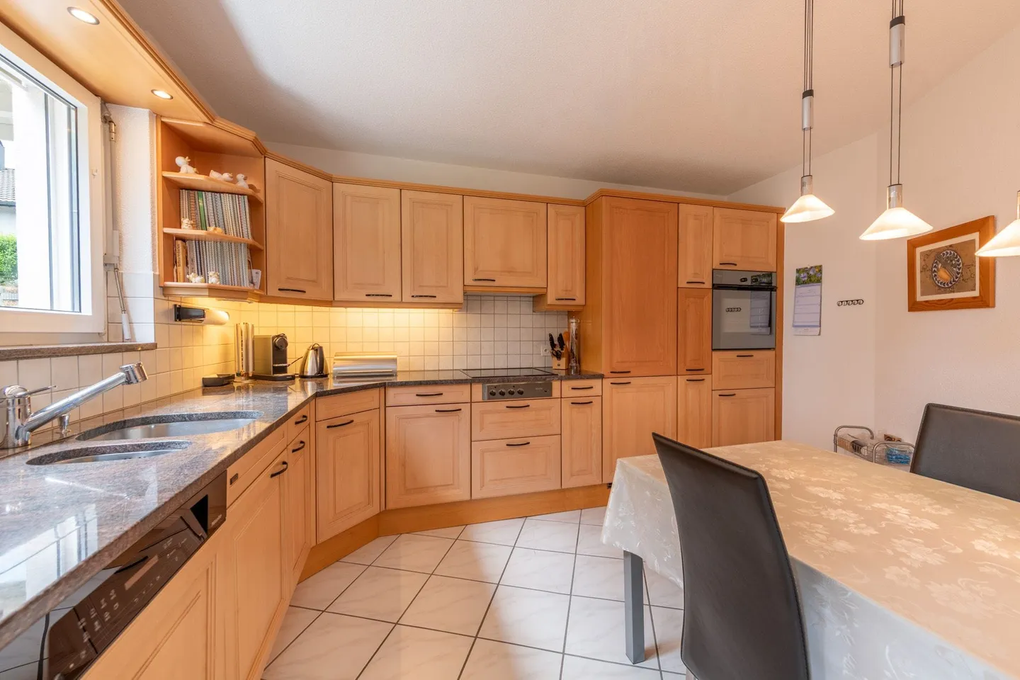 Vivre avec une vue - Maison jumelée bien entretenue avec un beau jardin - Photo 2 sur 13