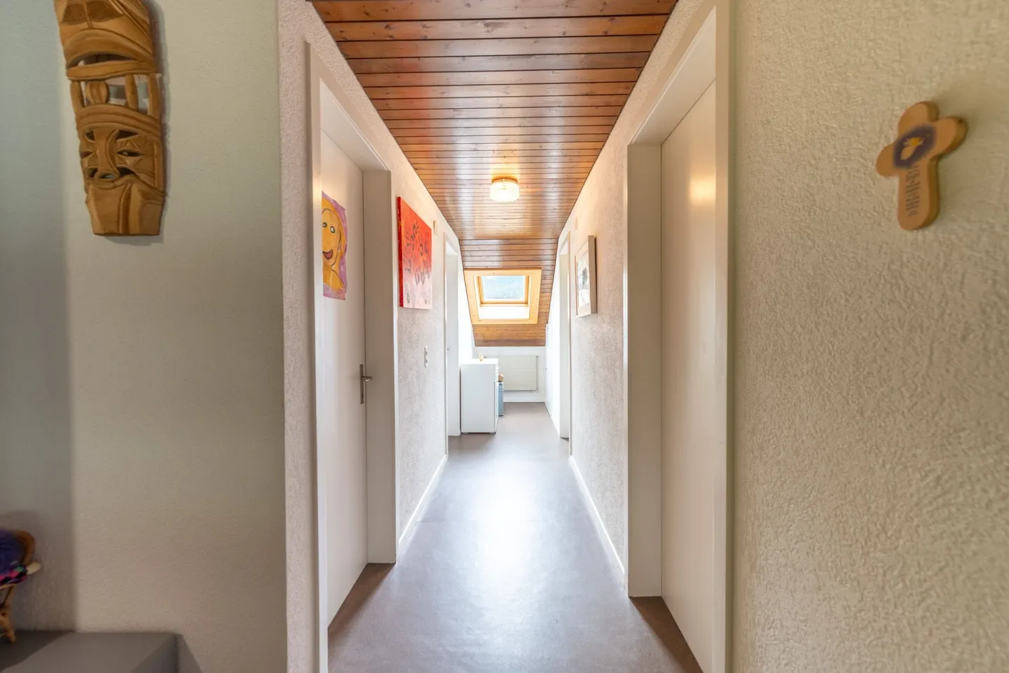 Ihr Rückzugsort mit Weitblick: Freistehendes 6.5-Zimmer-Einfamilienhaus mit Gartenidylle - Photo 10 sur 13
