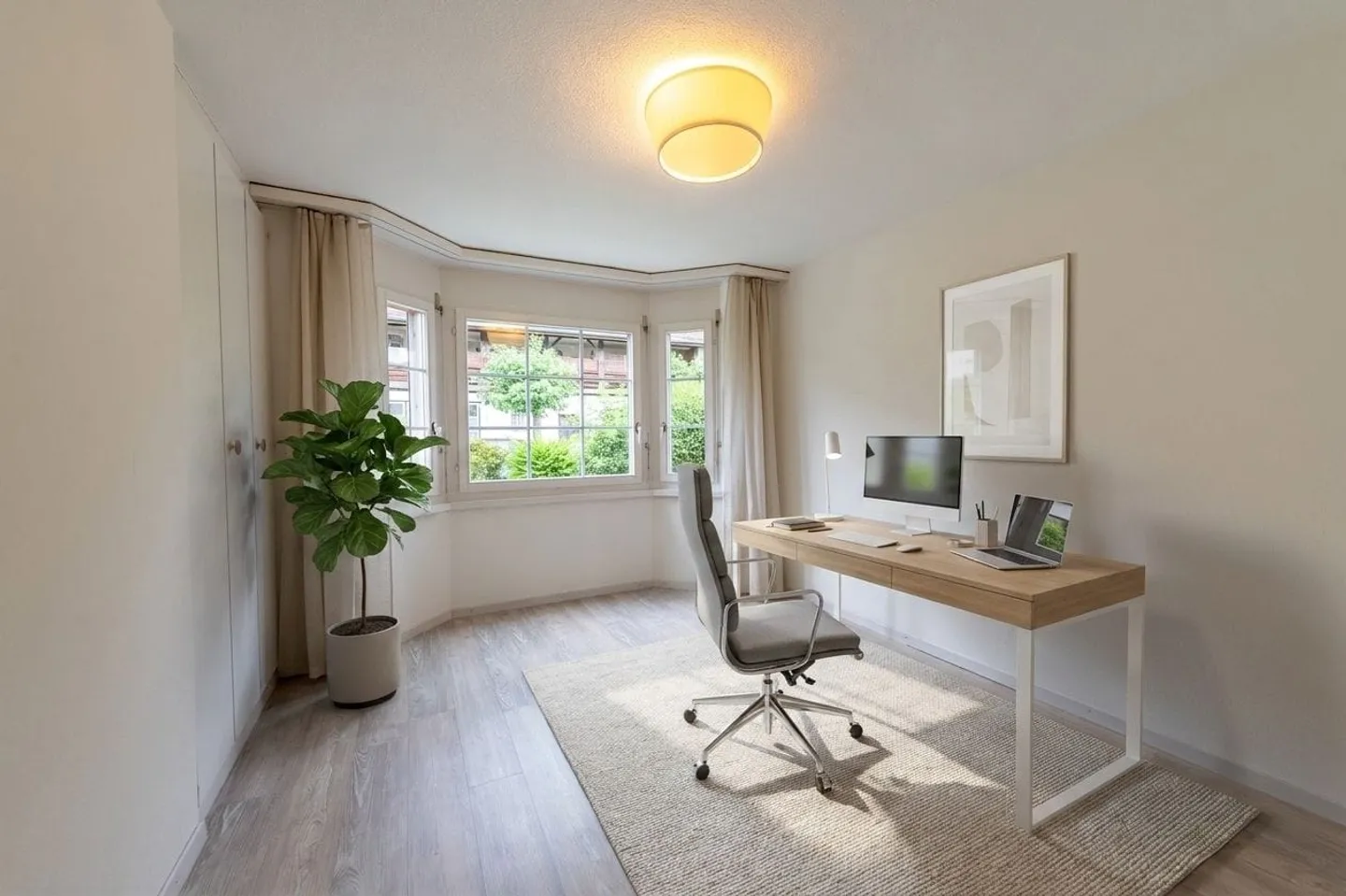 Attractive ground floor apartment with fireplace and plenty of storage space - Photo 11 of 13