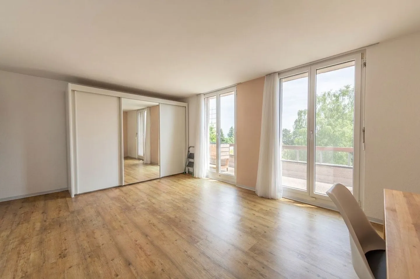 Haut au-dessus de Granges : Bonheur de vivre avec panorama et terrasse - Photo 10 sur 13