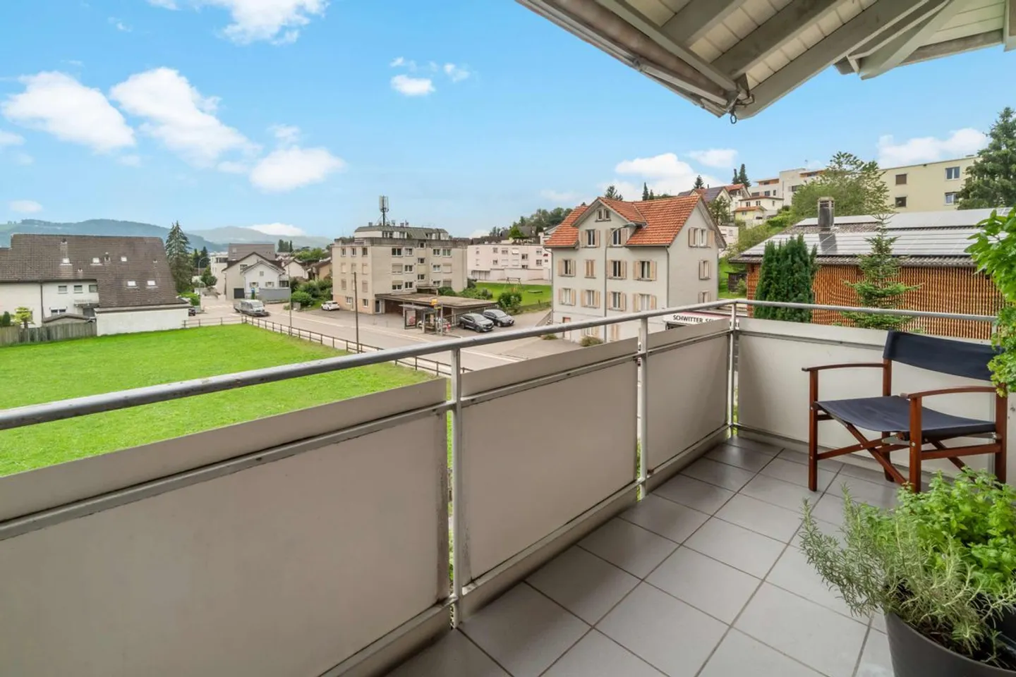3.5 ROOM APARTMENT WITH A VIEW - Photo 3 of 11
