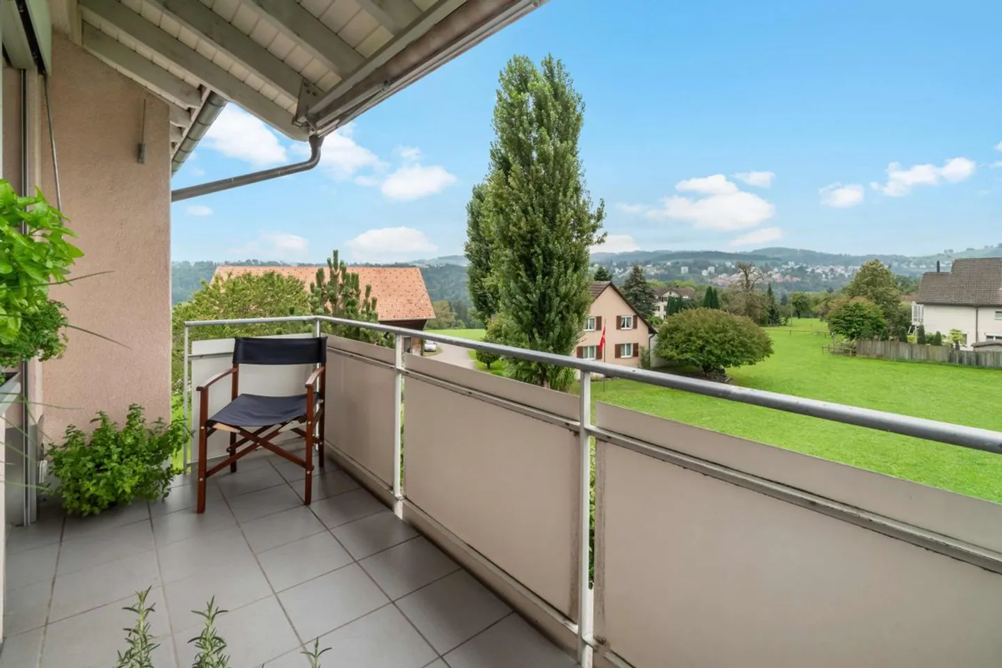 3.5 ROOM APARTMENT WITH A VIEW - Photo 4 of 11