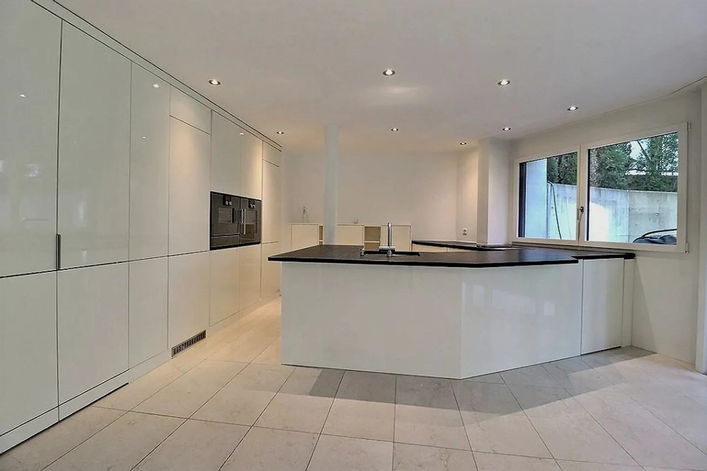 Superbo duplex con giardino, alta qualità, quartiere privilegiato! - Foto 3 di 7