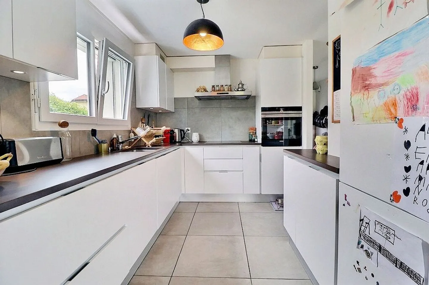 Esclusivo! Ottima opportunità! Villa a schiera recente molto piacevole, con studio indipendente, giardino incantevole, vista panoramica, quartiere senza alcun disturbo, alla fine di una strada senza uscita, a pochi passi da scuole e servizi. - Foto 3 di 7