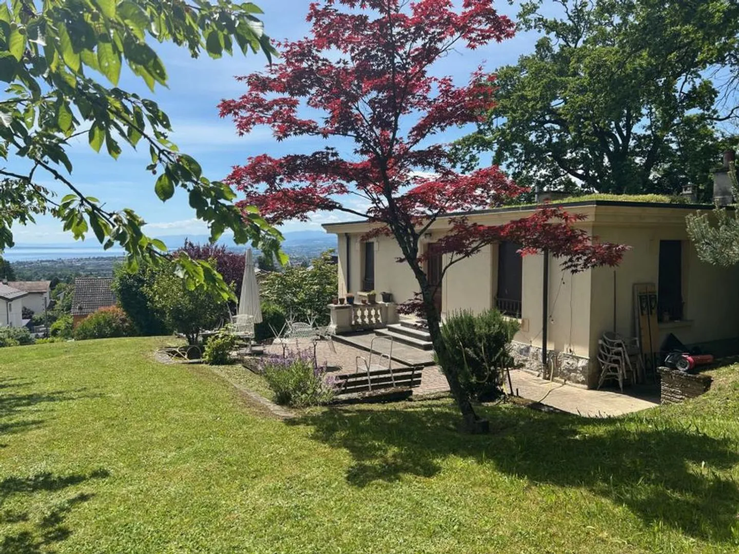 Casa padronale con vista lago e ampio spazio giardino - Foto 1 di 5